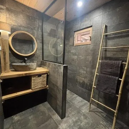 La N°4 לאקאנו